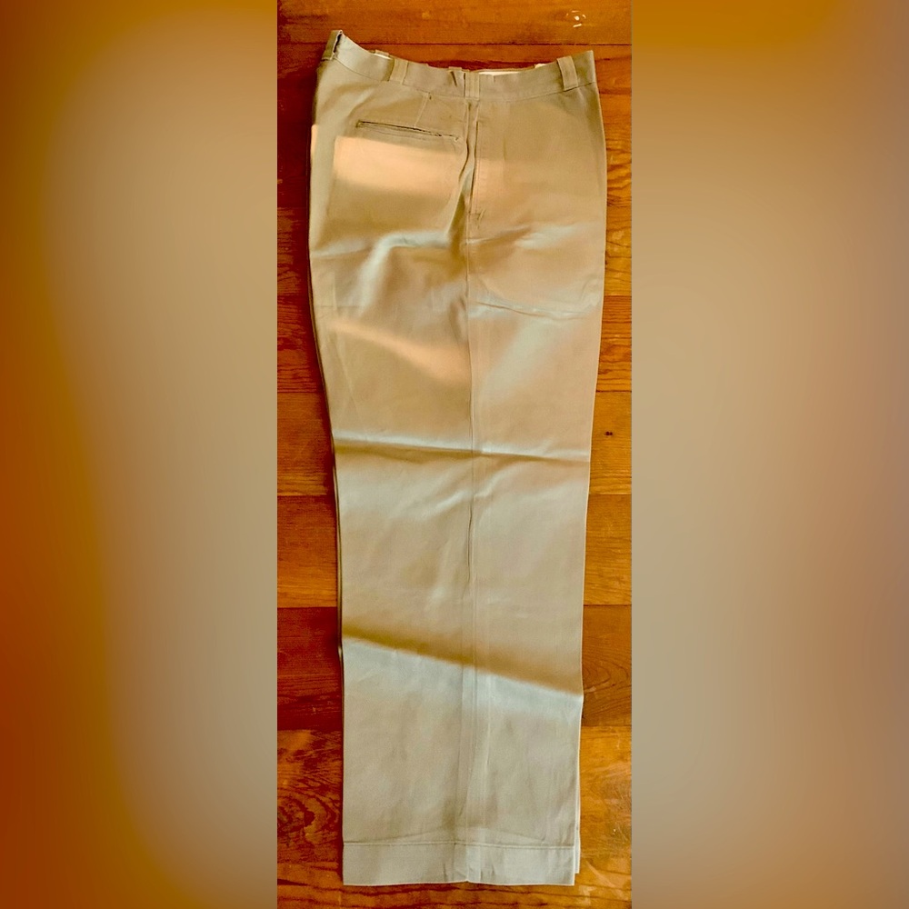 Mid to late 1960s US made cotton twill khaki ex-US Army. See pics for wear